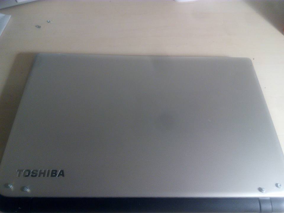 Service Toshiba Satellite - Στήριξη οθόνης